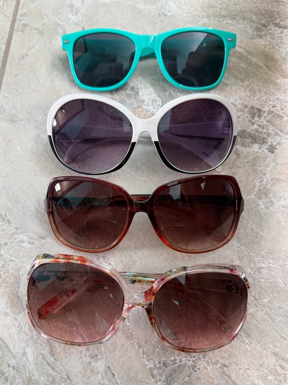 Womenโs Fashion Sunglasses Set of 4 Shades